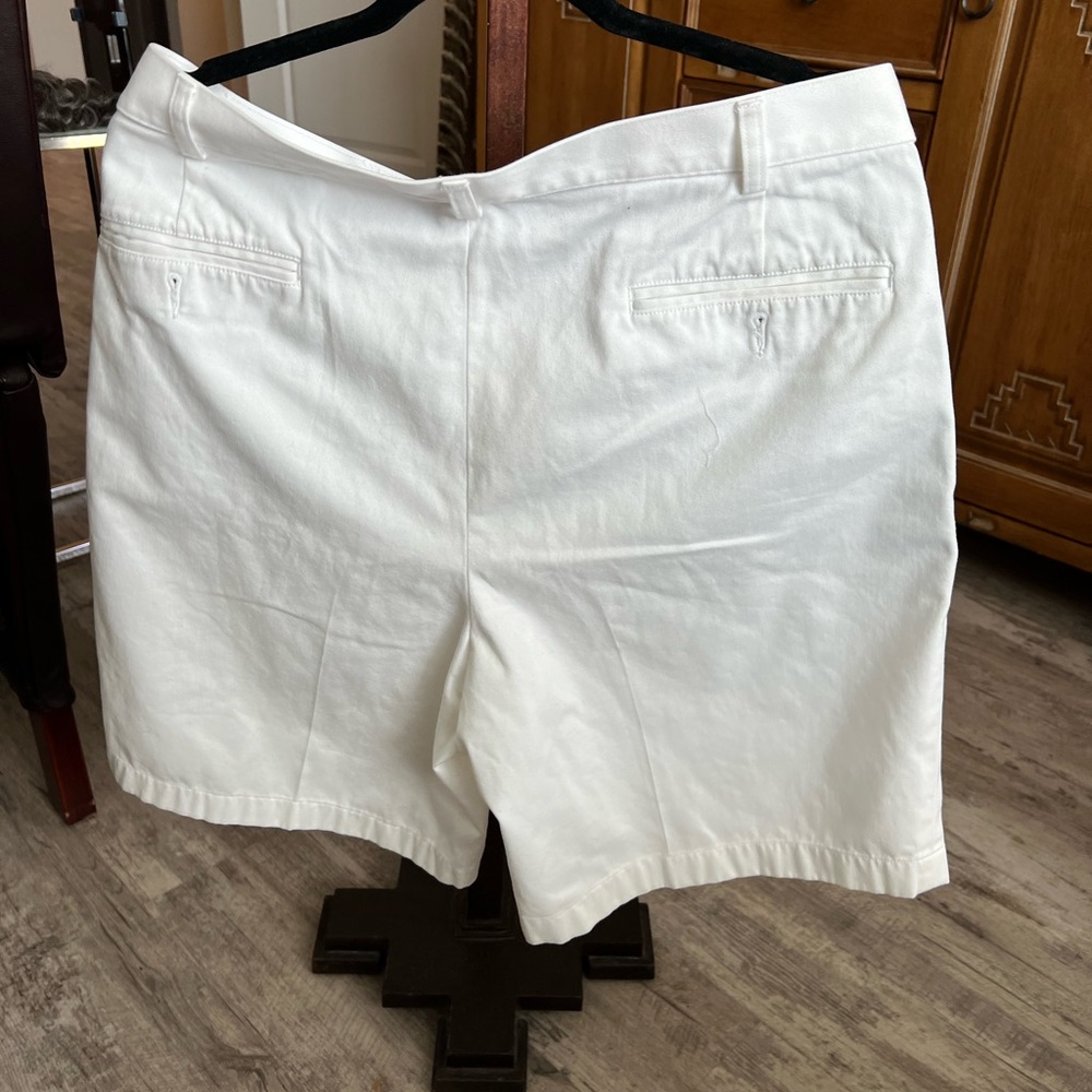 Jos A. Bank Mens WHITE Pleated Traveler Cotton Casual Shorts 35 - Picture 3 of 8